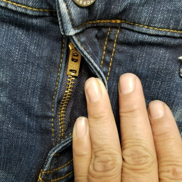 Torrid Shorts Womens 12 Medium Wash Floral Stretch Mid Rise Frayed Hem Denim - Picture 4 of 15